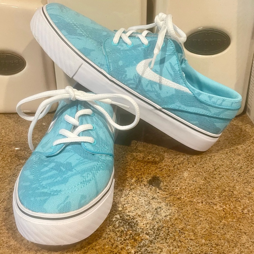 Nike 525104418 Youth Girls 6.5Y Stefan Janoski Skateboarding Sneakers